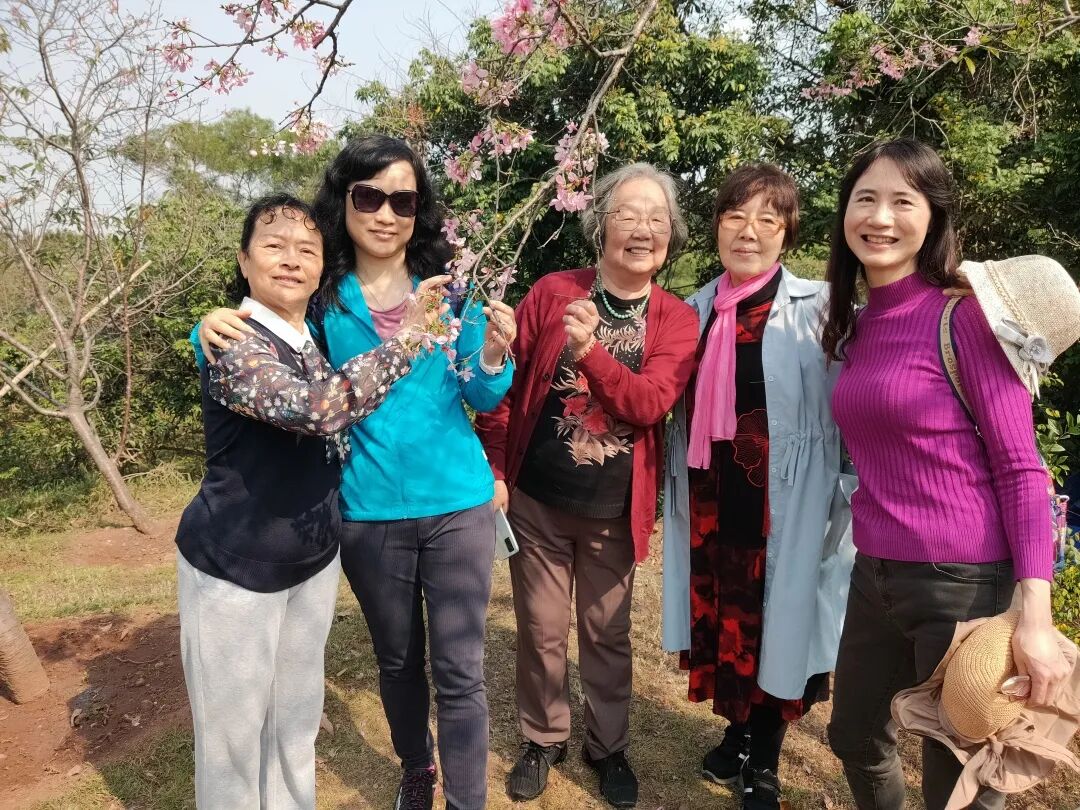 用爱与欢笑拥抱春暖花开