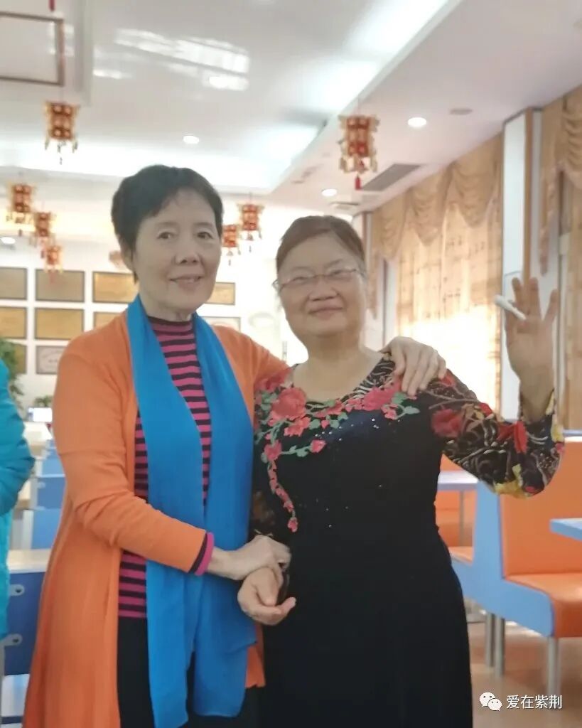 康乐欢聚话友情,善心续暖感师恩