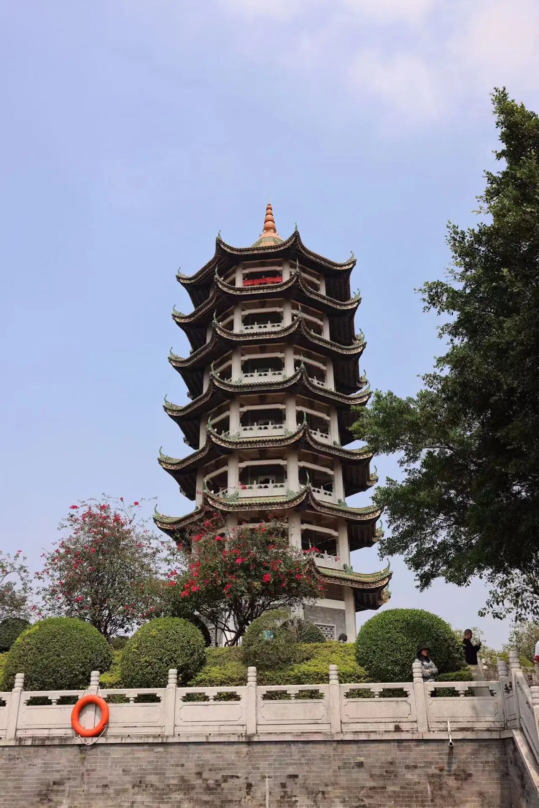 用爱与欢笑拥抱春暖花开