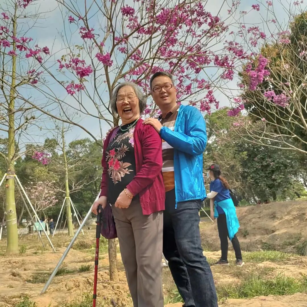 用爱与欢笑拥抱春暖花开