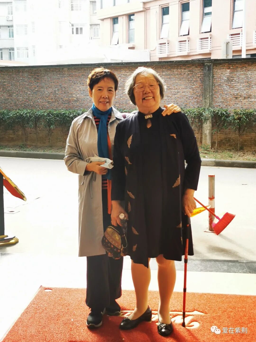 康乐欢聚话友情,善心续暖感师恩