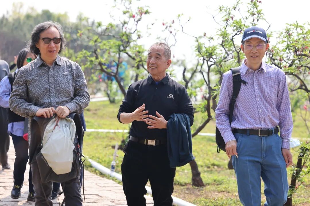 用爱与欢笑拥抱春暖花开