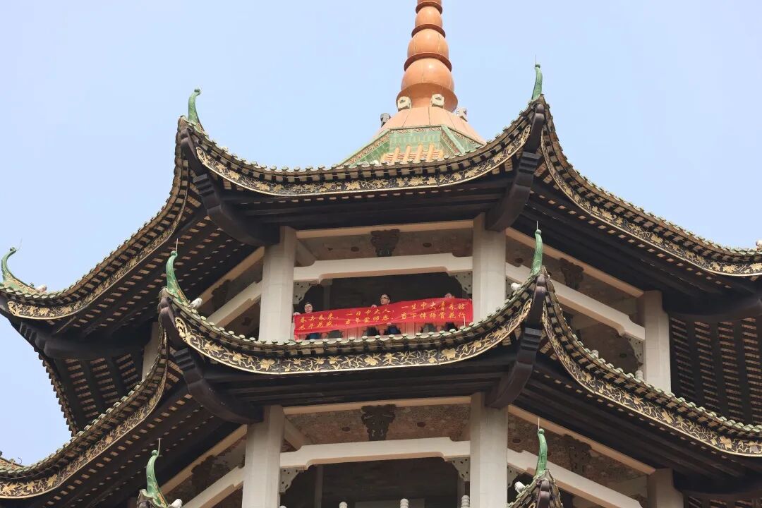 用爱与欢笑拥抱春暖花开