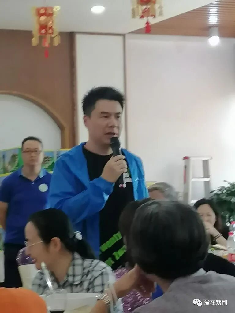 康乐欢聚话友情,善心续暖感师恩