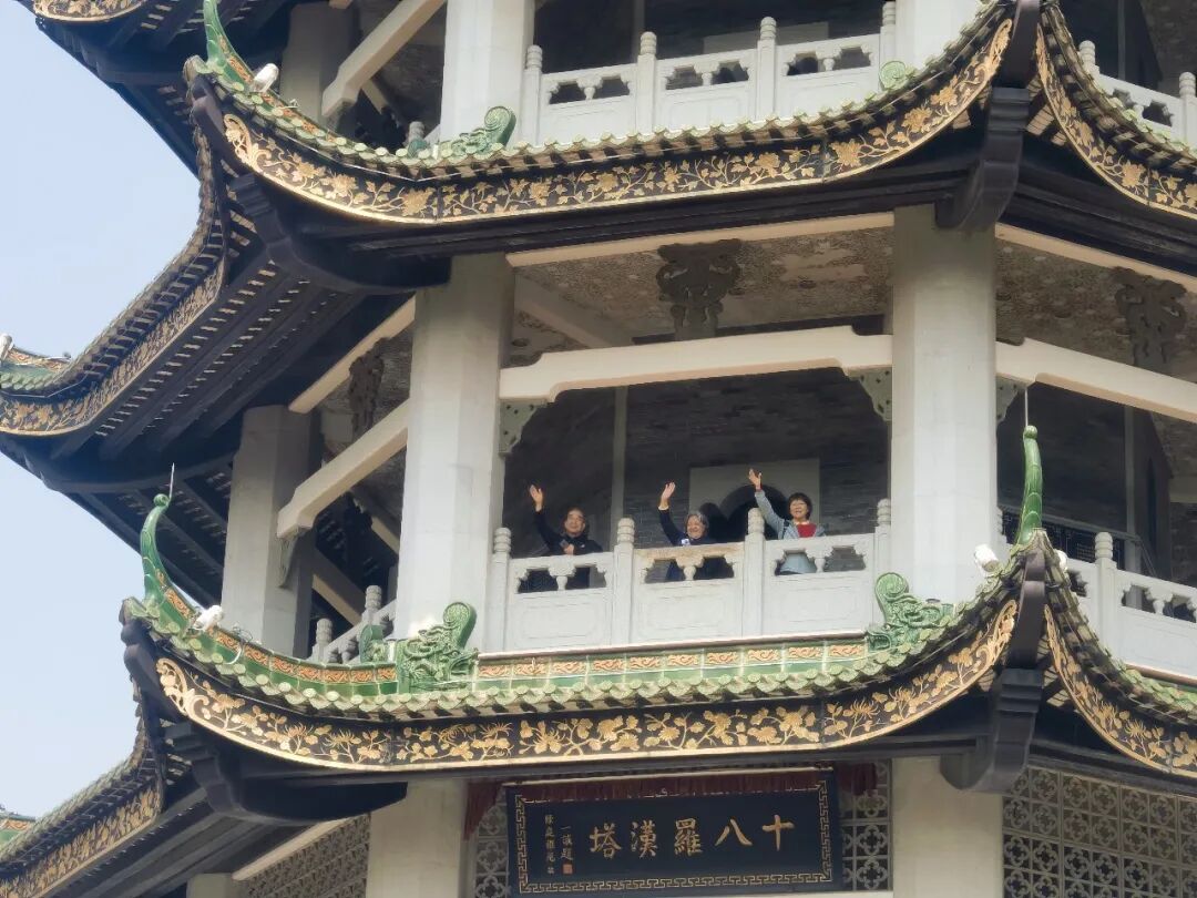 用爱与欢笑拥抱春暖花开