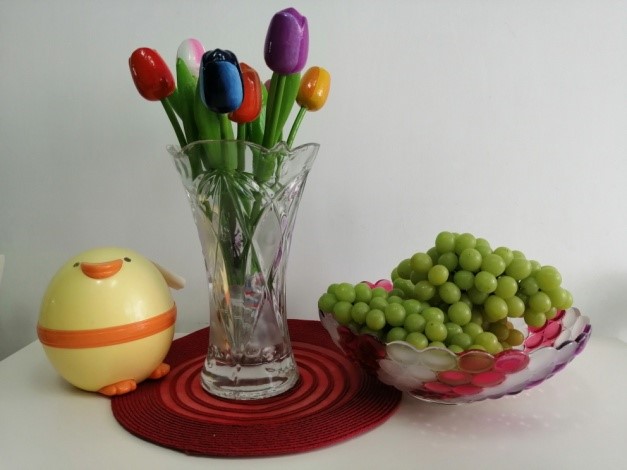 夏日骄阳胜似火， 碧玉提子送清凉