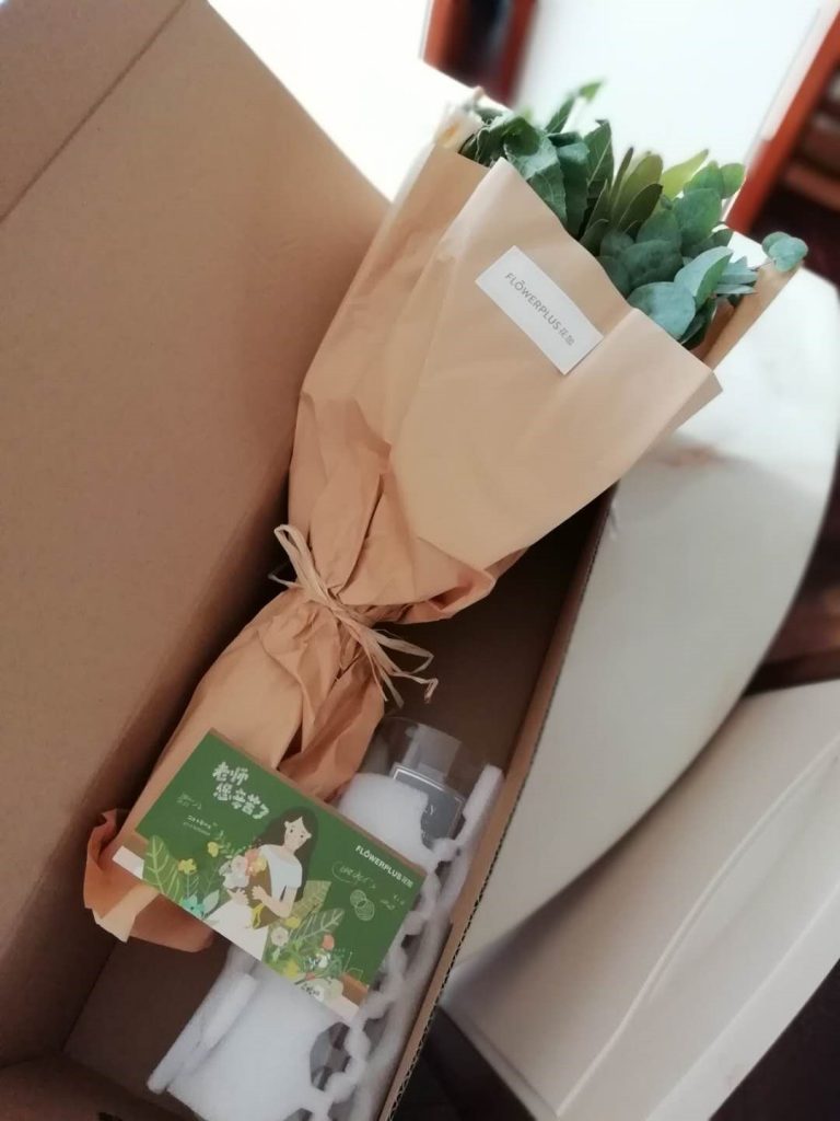 用一束鲜花，给老师送去问候与祝福