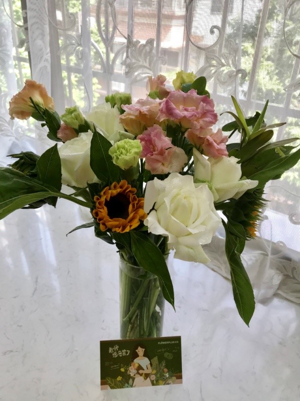 用一束鲜花，给老师送去问候与祝福