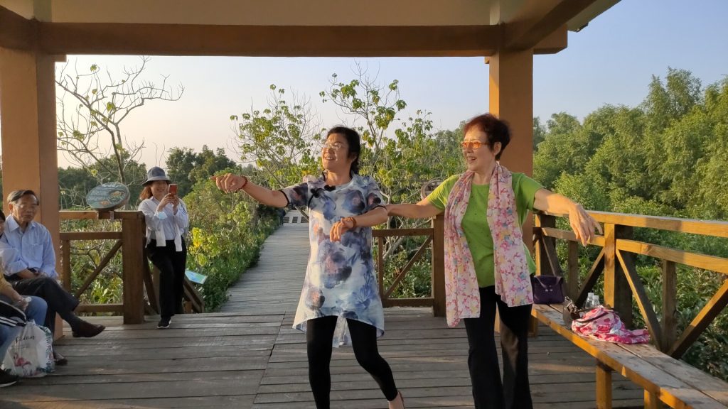 感师恩，行珠海，桃李芬芳处处闻