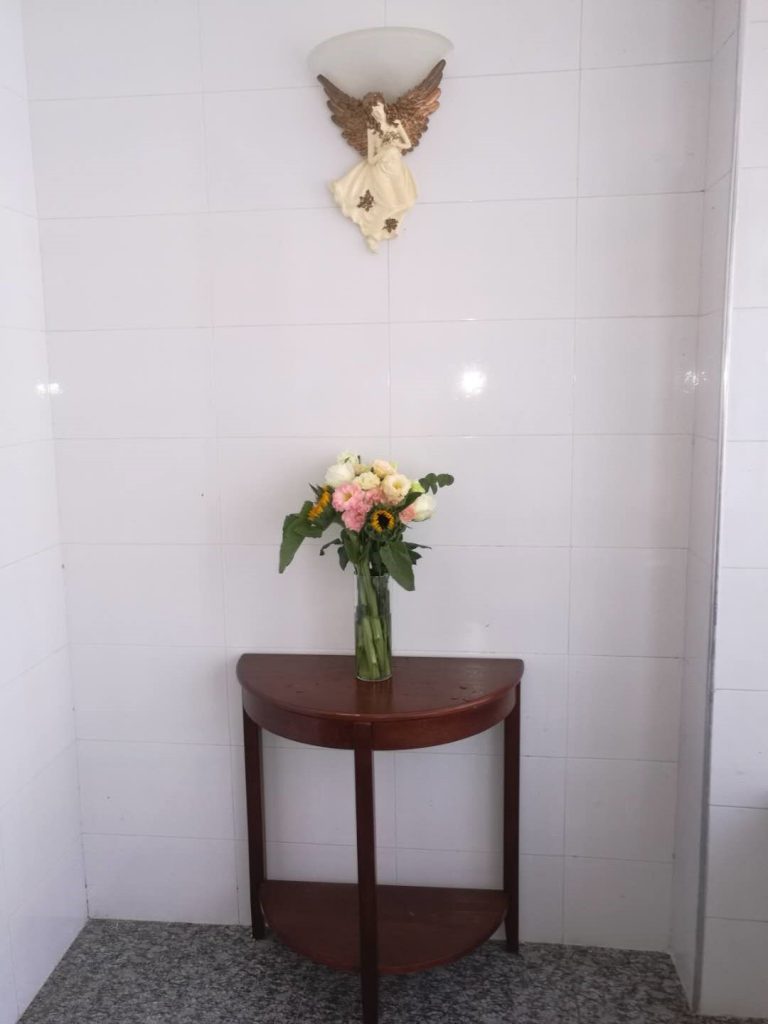 用一束鲜花，给老师送去问候与祝福