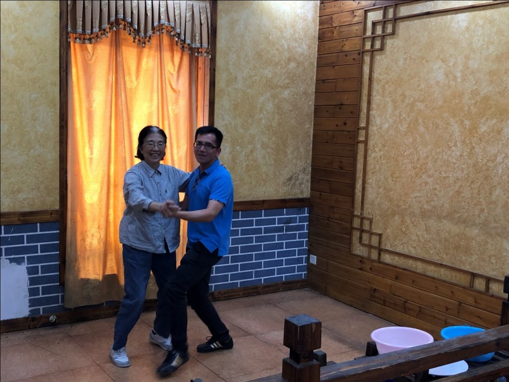 春意满园，绿树同栽