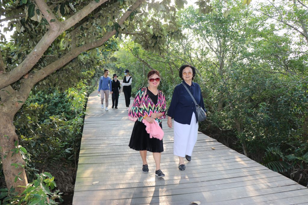 感师恩，行珠海，桃李芬芳处处闻